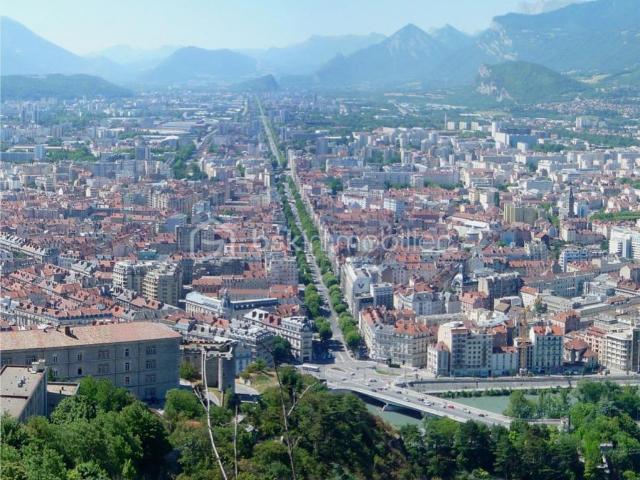 À VENDRE – FOND DE COMMERCE MULTI POSSIBILITÉS – EMPLACEMENT N°1 GRENOBLE