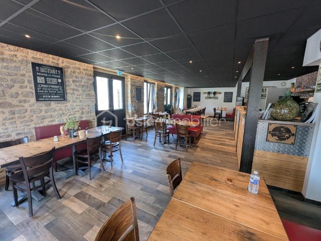 A VENDRE: Fonds de commerce Bar Restaurant en plein bourg !