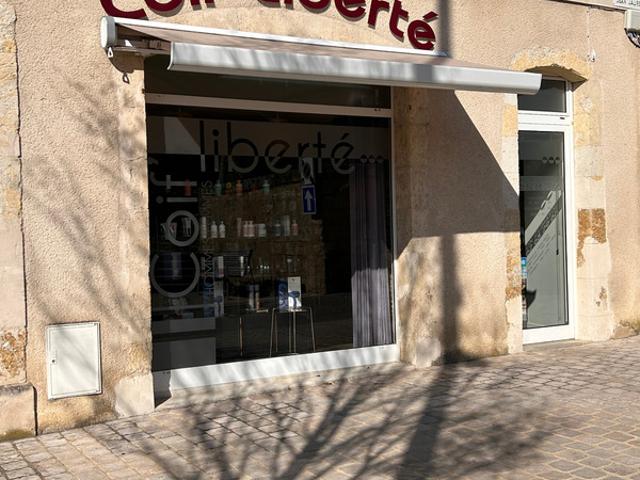 À VENDRE – FONDS DE COMMERCE SALON DE COIFFURE CLÉ EN MAIN – EMPLACEMENT N°1