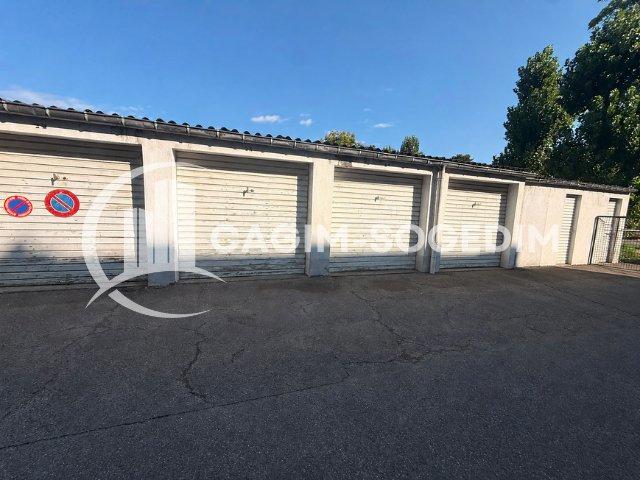 À vendre Garage box fermé à Saint Louis