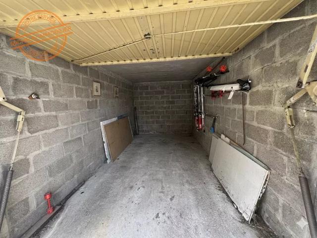 À vendre – Garage / Box fermé sécurisé – Écully Quartier Le Pér