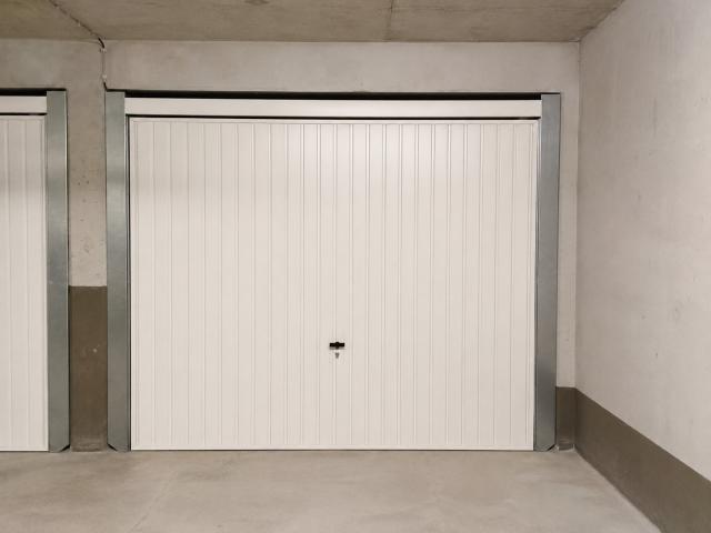 À VENDRE GARAGE FERMÉ D’ENVIRON 13 M2 SAINT CYR SUR MER