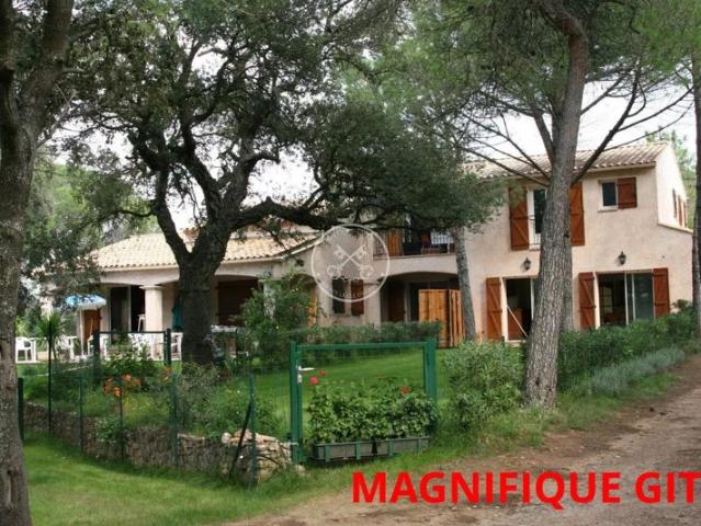 Gîte à vendre – Grande propriété provençale à 15 minutes des plages