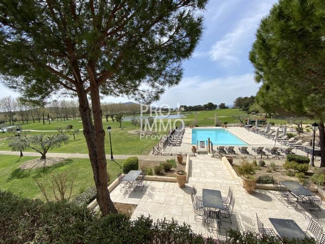 A VENDRE GOLF DE PONT ROYAL 13370 APPARTEMENT DE TYPE 2 JARDIN PISCINE PARKING PRIVE