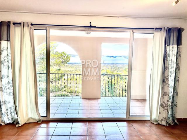 A VENDRE GOLF DE PONT ROYAL 13370 MALLEMORT APPARTEMENT DE TYPE 3 AVEC VUE TERRASSE CAVE PARKING PRIVE