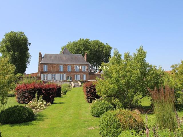À VENDRE Gournay en Bray. Manoir avec maison d'amis, son par