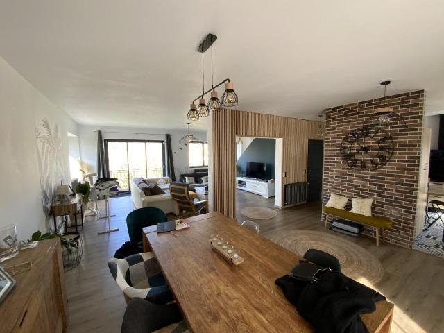 A vendre, Gramat centre, maison d'habitation en pierres enti. 138m² Gramat