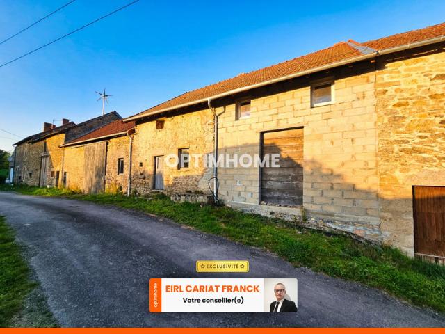 À vendre: Grange avec maison à rénover Idéalement située à Fursac