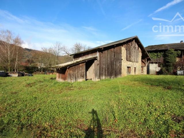 A VENDRE GRANGE SUR TERRAIN DE 1170 M2 VILLARD LEGER 73390