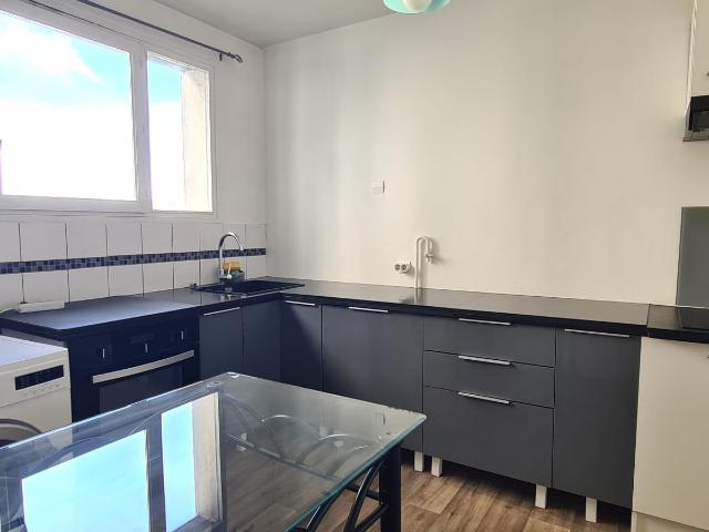 À VENDRE Grand T2 lumineux avec parking, cave