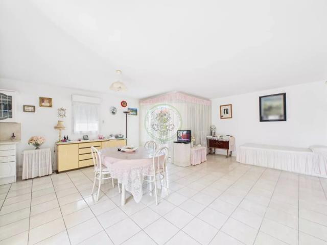 Grand appartement T2 T3 59 m2 garage box Port Fréjus