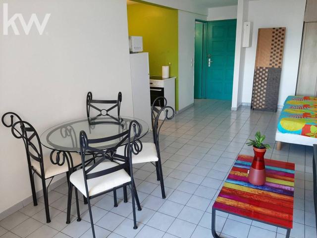 A Vendre: Grand Studio 35m2 lumineux et bien situé