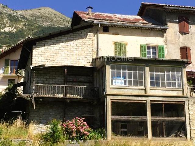 ✨ À vendre – Grande maison de village à rénover – 140 m² – Garage, jardin et fort potentiel – Thorame Haute ️
