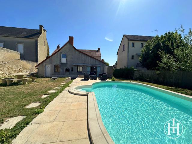 À Vendre: Grande Maison de Village avec Piscine