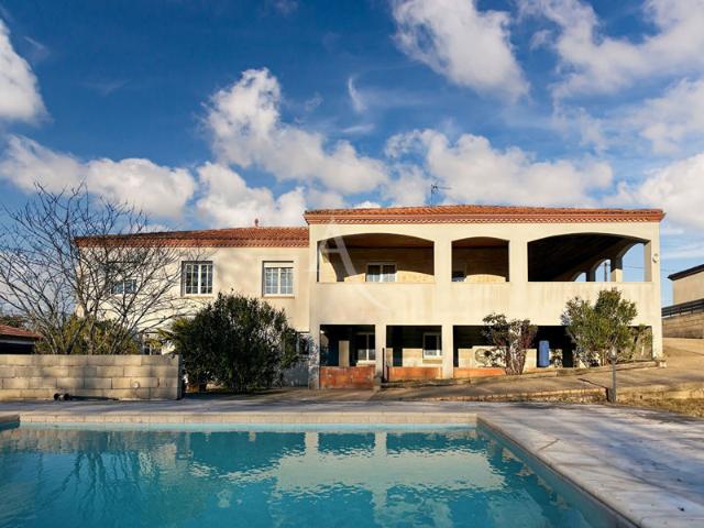 A VENDRE Grande maison familiale de 145 m² avec sous sol et piscine