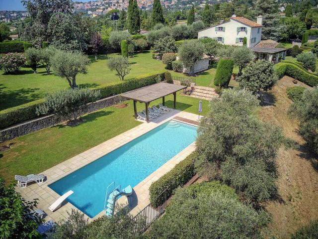 À vendre Grasse 5 chambres avec un studio, un terrain de t. 241m² Grasse