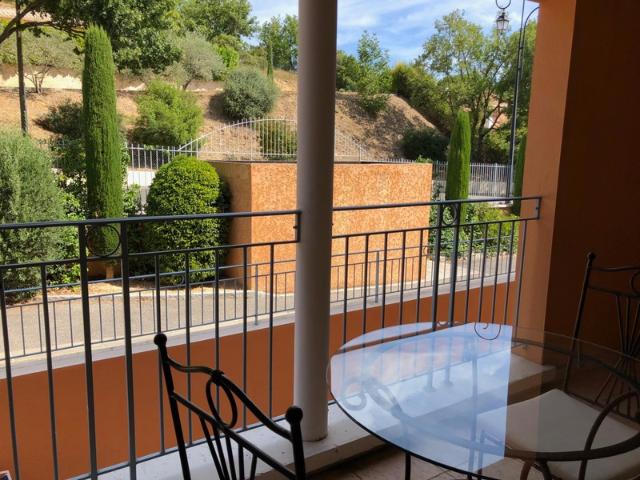 A vendre, Gréoux les Bains, appartement 1 pièce sous bail commercial