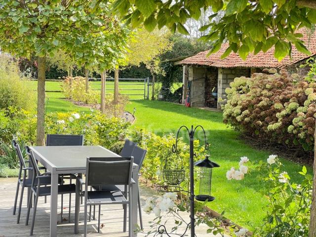 À VENDRE HARDINGHEN PROPRIÉTÉ SURFACE TOTALE 690 M 2 MAISON PRINCIPALE 273 M2 2 GITES DÉPENDANCE GARAGE TERRAIN 1 ha 156