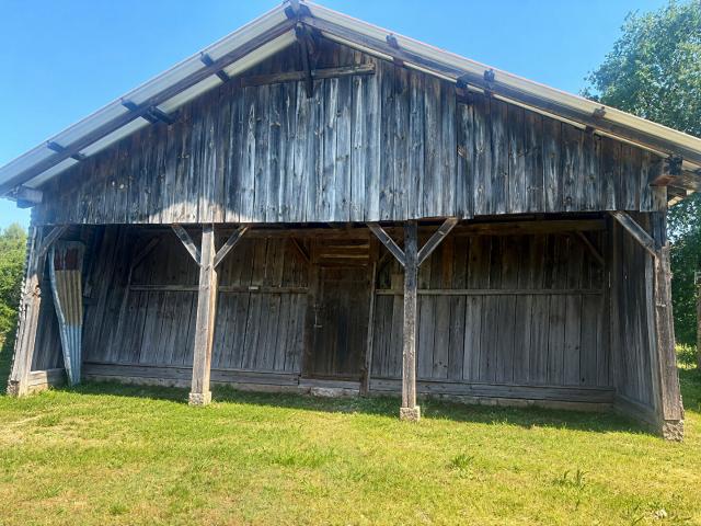 A VENDRE HERM Grange à rénover avec fort potentiel sur plus de 1900 m2 de terrain