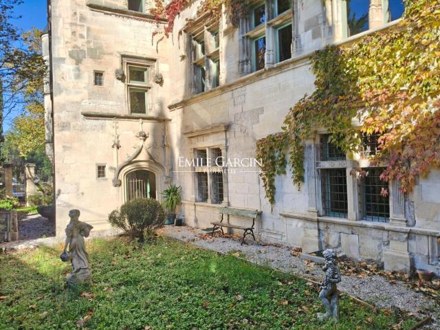 A vendre hôtel particulier classé Monument Historique à Pern. 590m² L'Isle sur la Sorgue