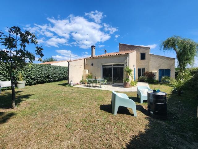 Maison individuelle coup de cœur 5 pièces 114m² – Terrain clos & terrasse + Garage – 2.5 km de la plage