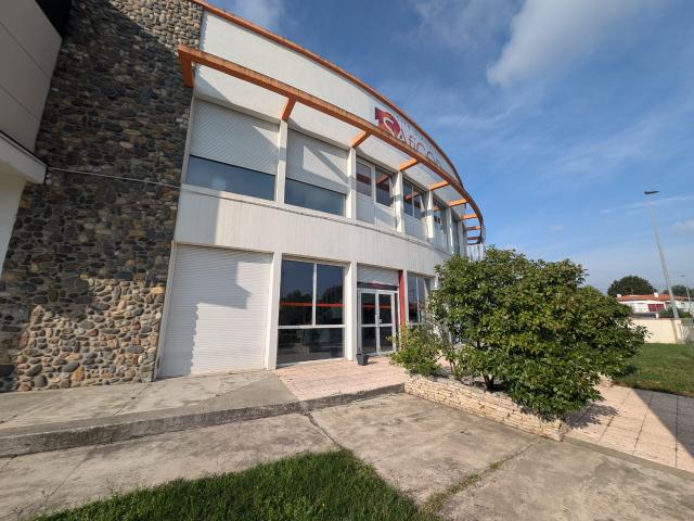 À Vendre Immeuble de bureaux professionnel de 2800 m2 à Colomiers