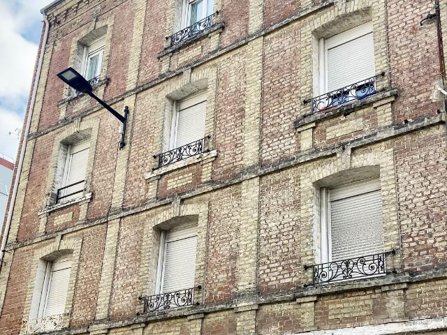 À VENDRE Immeuble de rapport 9 appartements + 5 places de parking