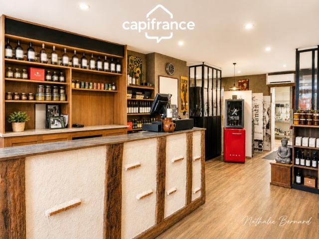 À VENDRE IMMEUBLE MIXTE AVEC REVENUS LOCATIFS EN PLACE 47