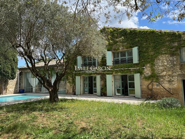 A vendre, jolie maison de village avec piscine entre Uzès et. 160m² Uzès