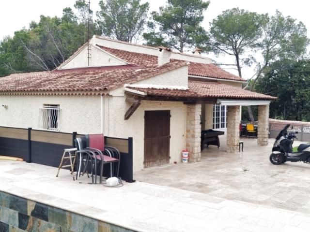 A VENDRE LA SEYNE SUR MER LIMITE SIX FOURS MAISON AVEC PISCI