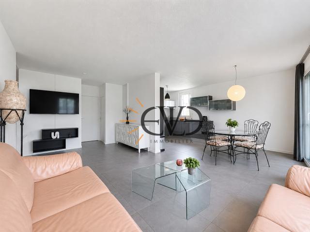 À VENDRE Le Citadin Appartement T3 rénové de 73 m2 à Saint Julien en Genevois À deux pas de la douane de P