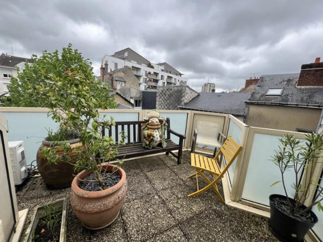 A VENDRE LE MANS APPARTEMENT DUPLEX 180 M2 AVEC ASCENSEUR ET
