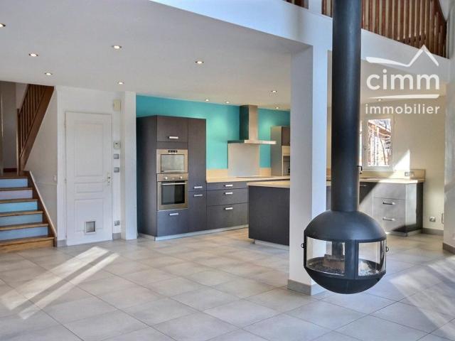 A VENDRE LES CARROZ D'ARACHES 74300 MAISON AVEC 4 CHAMBRES/2 S