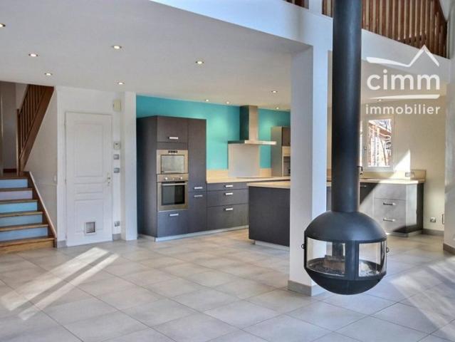 A VENDRE LES CARROZ D'ARACHES 74300 MAISON AVEC 4 CHAMBRES/2 S