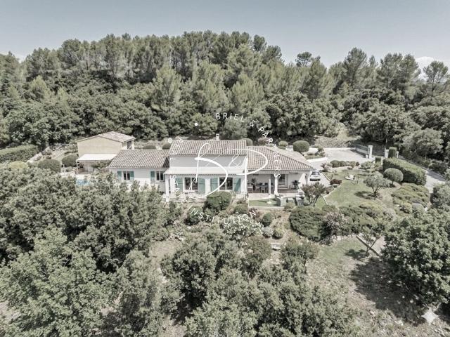 A VENDRE LES ARCS SUR ARGENS Propriété 4 chambres avec pisci. 190m² Les Arcs