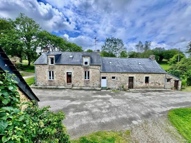 A VENDRE Longère en pierres à la campagne