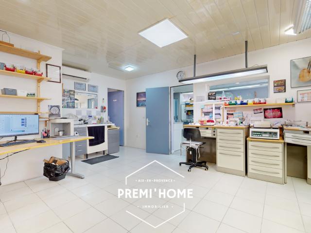 A VENDRE LOCAL 93M2 QUARTIER AXIUM AIX