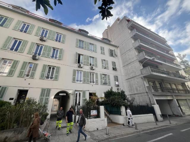 A VENDRE, LOCAL TOUS USAGES, 39.50 m² ENVIRON + PARKING SECTEUR NICE CENTRE