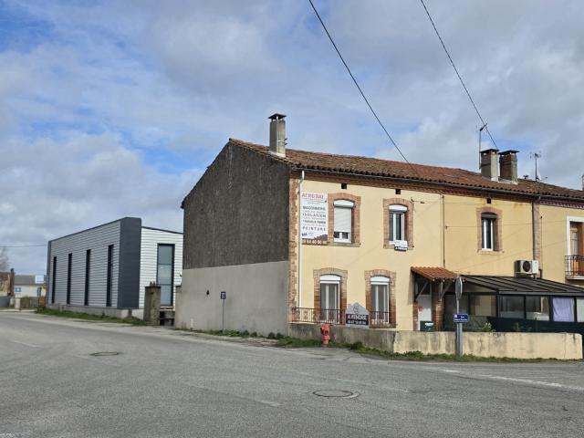 À VENDRE LOCAL PROFESSIONNEL + ENTREPÔT + EXTENSION POSSIBLE + MAISON T3 LOUÉE