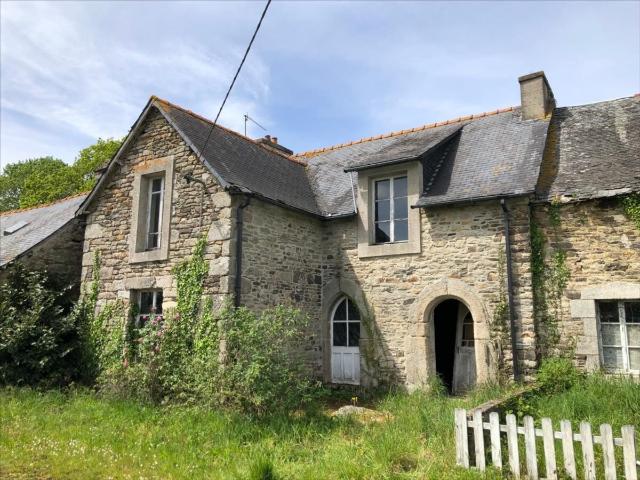A VENDRE LOCMARIA BERRIEN EN CAMPAGNE MAISON AVEC DEPENDANCE A R