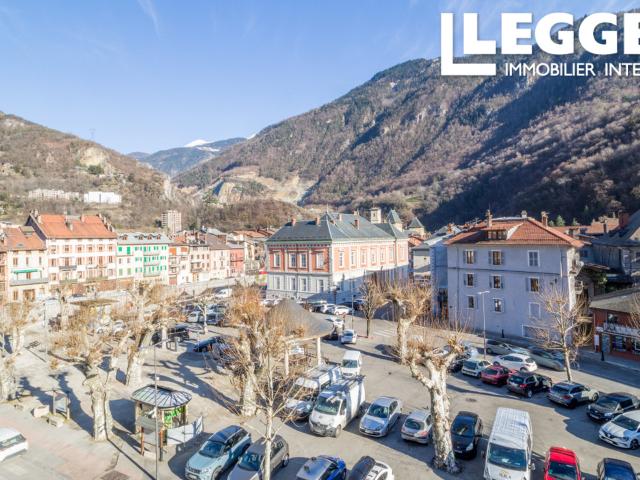 À vendre – Lot de caves et greniers au centre de Moûtiers, plus de 100 m² de dépendances à exploiter