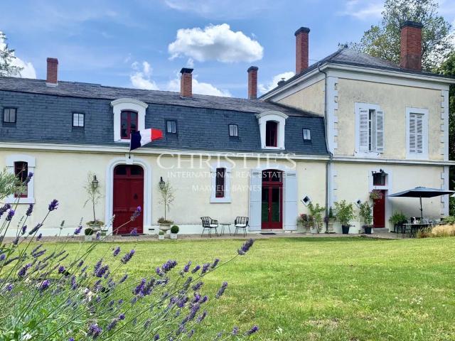 A vendre, manoir 19ème rénové avec maison d’amis 620m² Montagrier