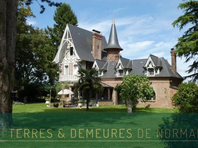 A vendre Manoir Normand du début du XX ème siècle, entouré d'un