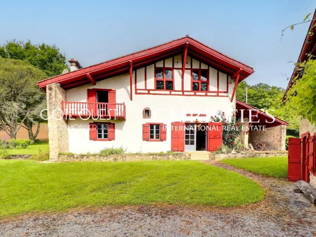 À vendre Macaye Ferme du 18ème siècle proche Louhossoa