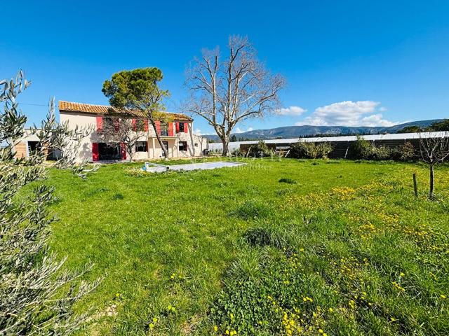 À Vendre Magnifique Mas avec équipement équestre à Isle sur la