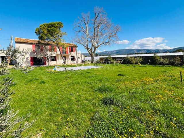 À Vendre Magnifique Mas avec équipement équestre à Isle sur la Sorgue avec Nadotti Immobilier