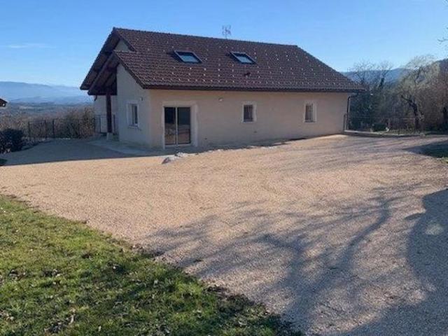 A vendre magnifique appartement de 195 m2 au sol, 165 m2 loi carrez avec terrain de 3145 m2