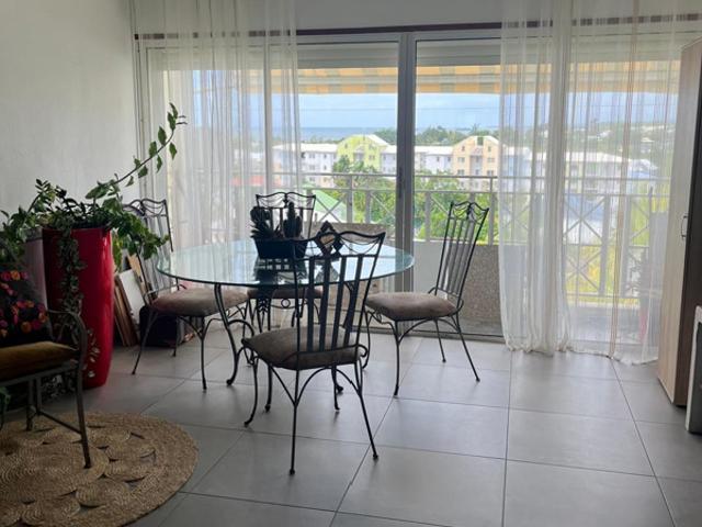 À VENDRE Magnifique appartement T4 avec vue mer Baie Mah