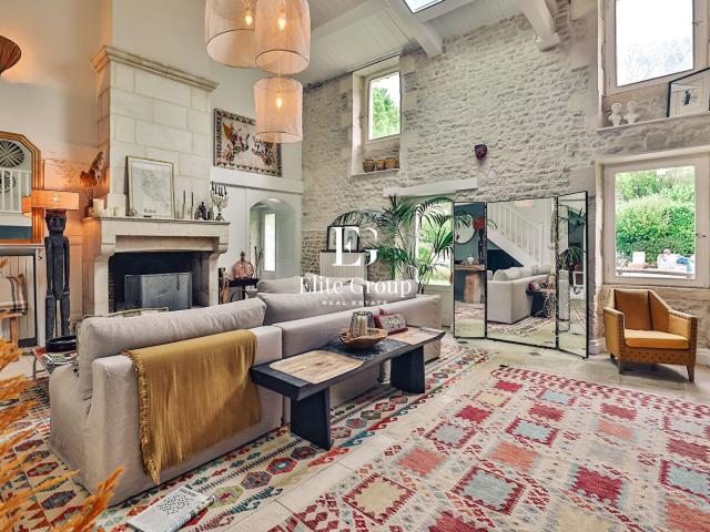 A VENDRE MAGNIFIQUE CHARENTAISE AUX PORTES DE LA ROCHELLE 254 M2