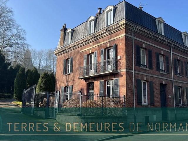 A vendre Magnifique demeure de famille 283m², 7 chambres, salle de jeux, patio véranda, dépendances et jardin arboré 6078m², emplacement privilégié centre ville de Eu 76260
